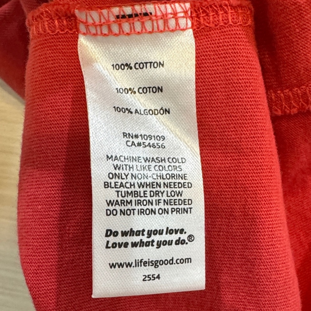 Life is Good Red Graphic T-Shirt with Dog Print size Large - Picture 6 of 6